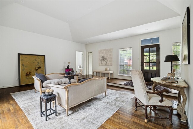 Photo - 2417 Blue Bonnet Blvd