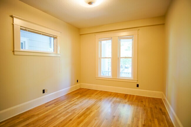 Photo - Historic Building-Beautifully Renovated 1-Bedroom Close-in SE! Unidad 03