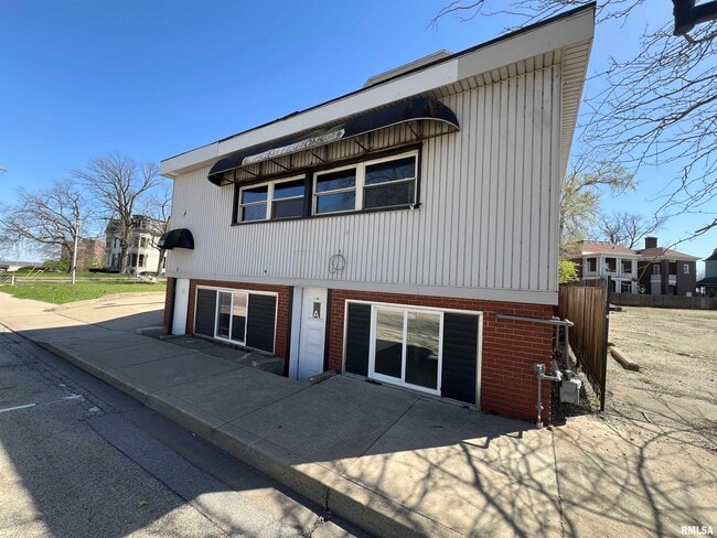 Building Photo - 416 W Main St Unit A