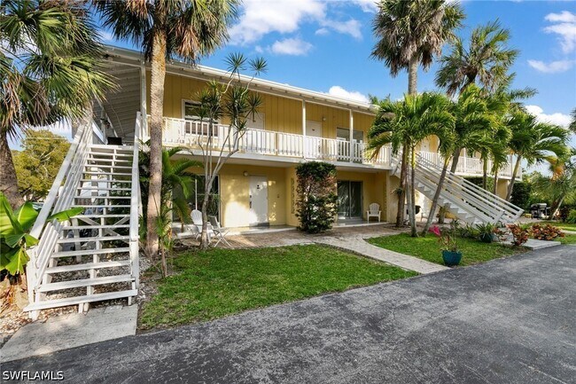 Building Photo - 1360 Chesapeake Ave Unit 1372