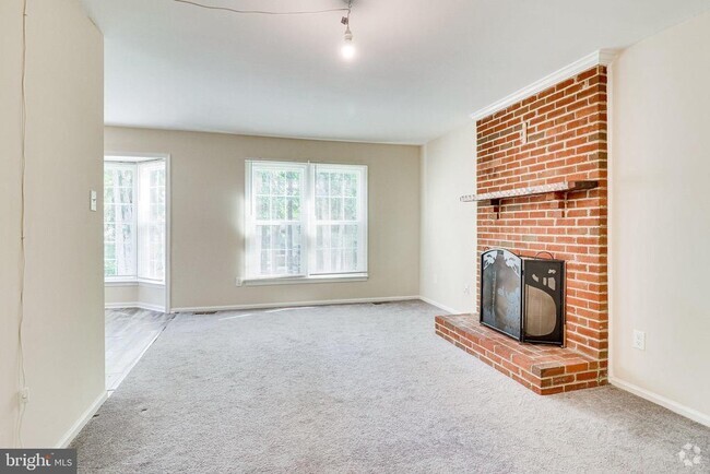 Building Photo - 9707 Glenway Ct Rental