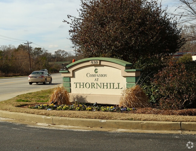 Entrada - Thornhill Apartments