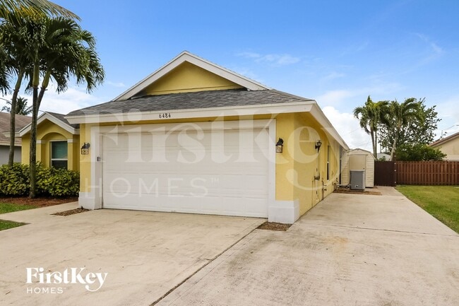 Photo - 6484 Robinson St