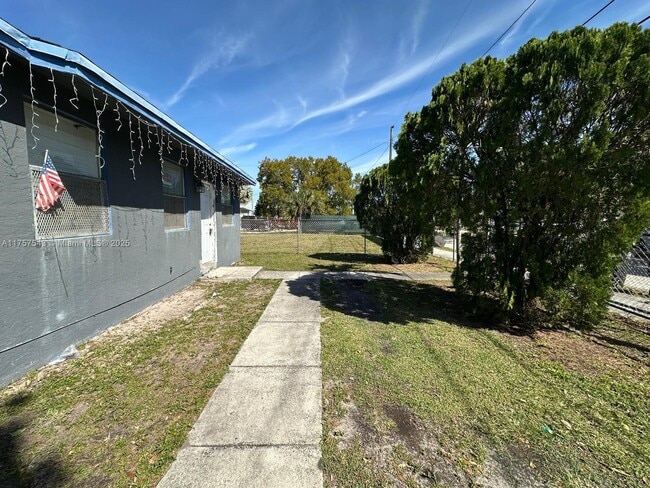 Photo - 537 NW 8th Ave