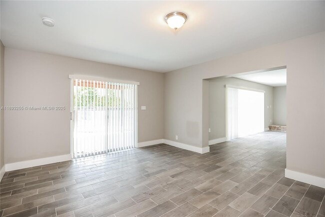Photo - 11041 Glenwood Dr