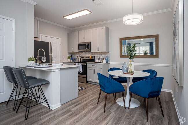 2BR, 2BA - 1,000SF Ground Floor