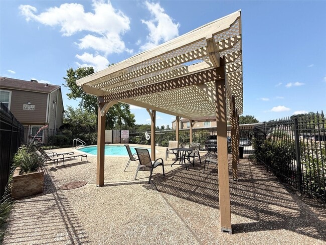 Photo - 1860 White Oak Dr Unit 376