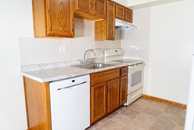 Photo - 2227 Seaman St