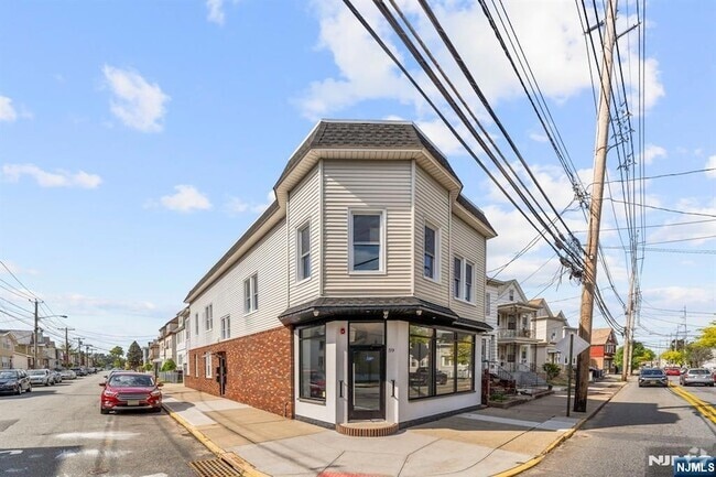 Building Photo - 59 Locust Ave Unit 2F Rental