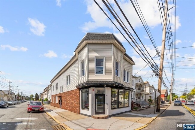 Building Photo - 59 Locust Ave Unit 2F Rental