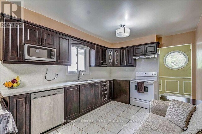 Photo - 338 Royal Salisbury Way