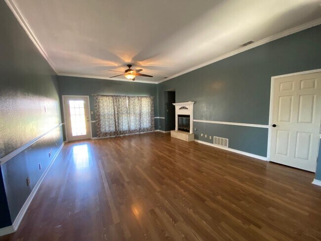 Photo - 104 Chapman Cir