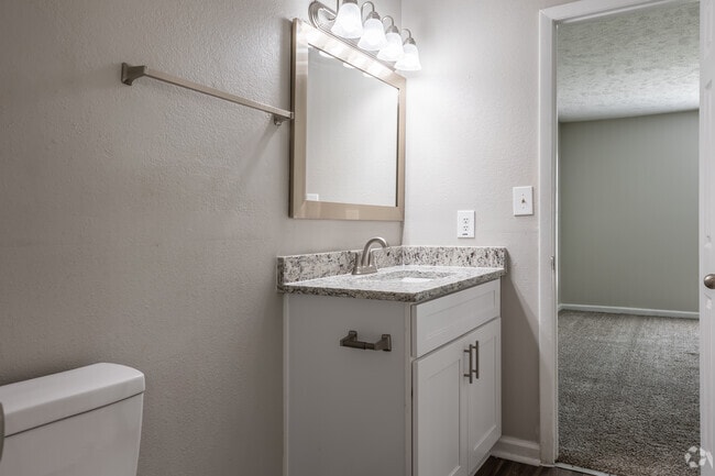 2BR, 1.5BA - 1300SF