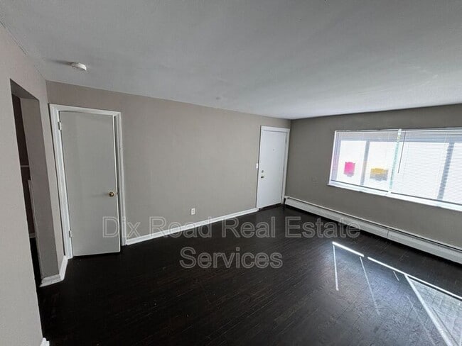 Photo - 3186 Saffer St