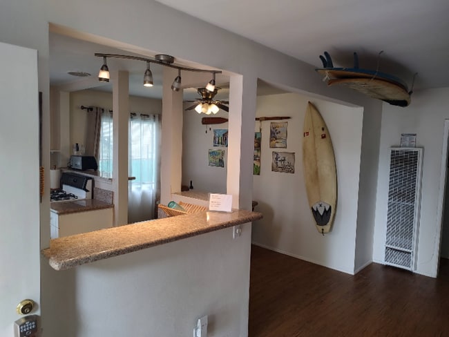 Photo - 536 W 39th St