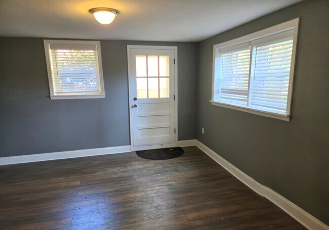 2422 Sunset Dr NE Unidad Basement