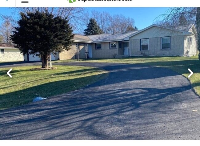 8105 Cloverdale Ln