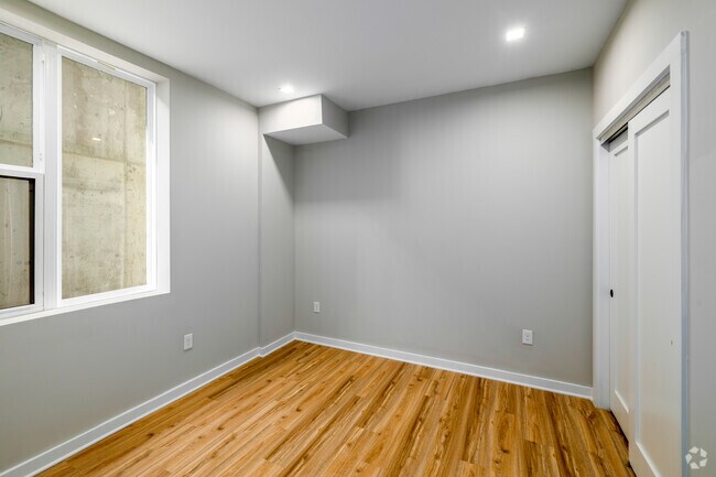 2BR, 2BA - 990SF - Primary Bedroom