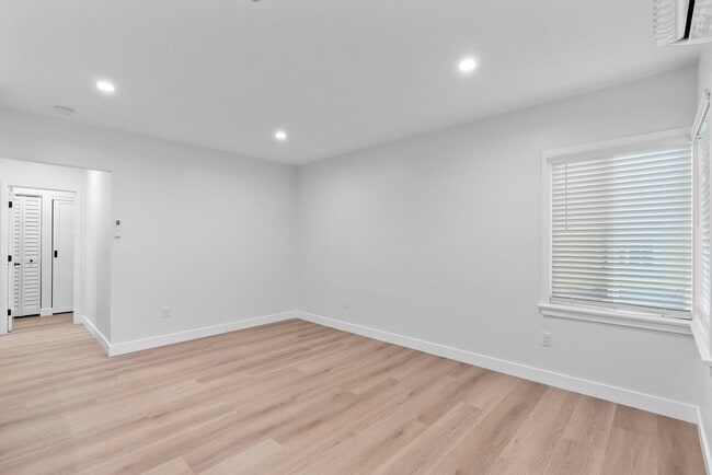Photo - 526 Lime Ave Unit 532 1/2