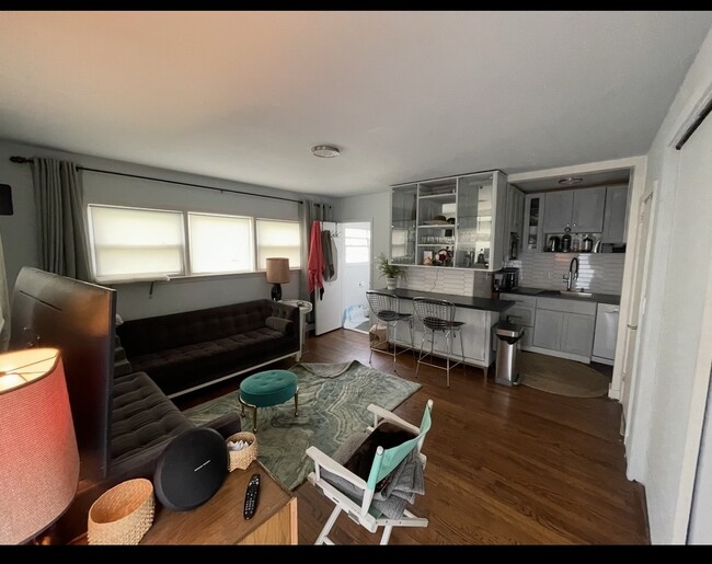 Photo - 304 Lincoln Blvd Unit Studio