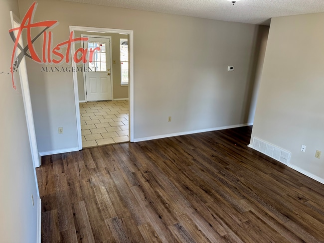 Photo - 4665 Lasalle Pl