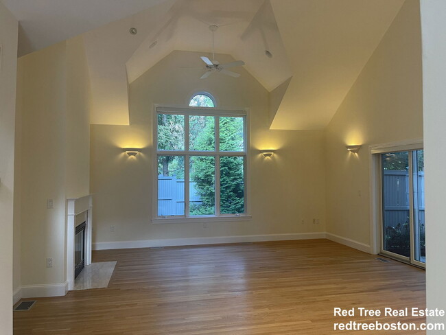 Photo - 900 W Roxbury Pkwy Townhome