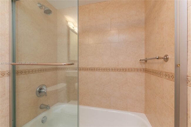 Photo - 545 SE 12th St Unit 305