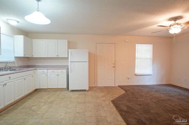 4121 Woodfin Cir