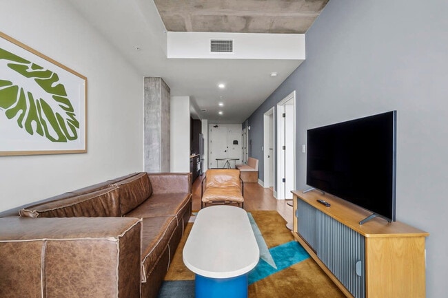 Photo - 48 East Ave Unidad FL11-ID1023989P