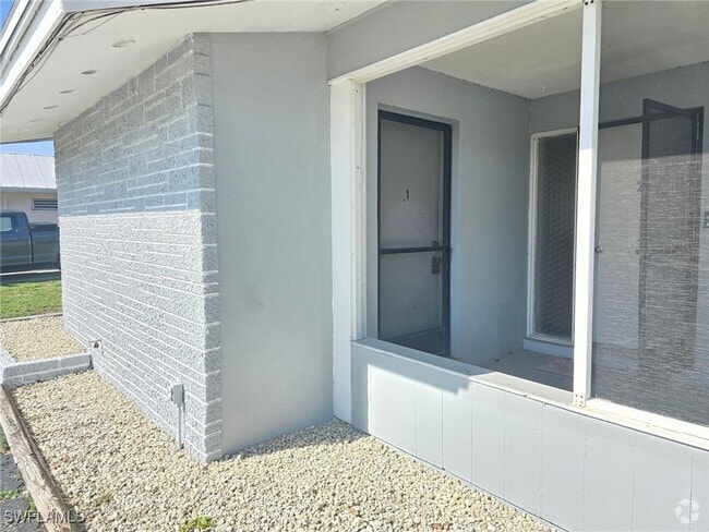 Building Photo - 3810 SE 12th Ave Rental