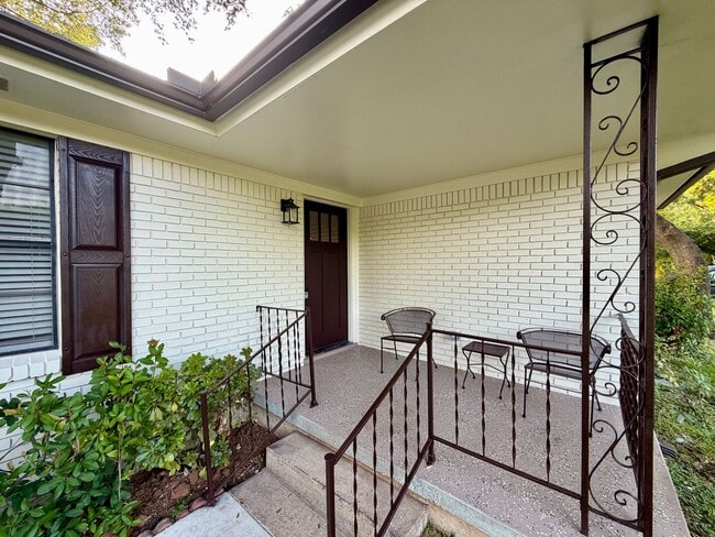 Photo - 696 Bosque Ln