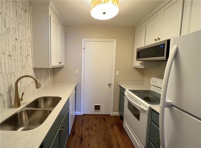 Photo - 111 S Island Square Dr