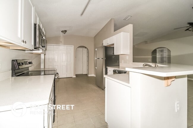 Photo - 372 Breezeway Dr