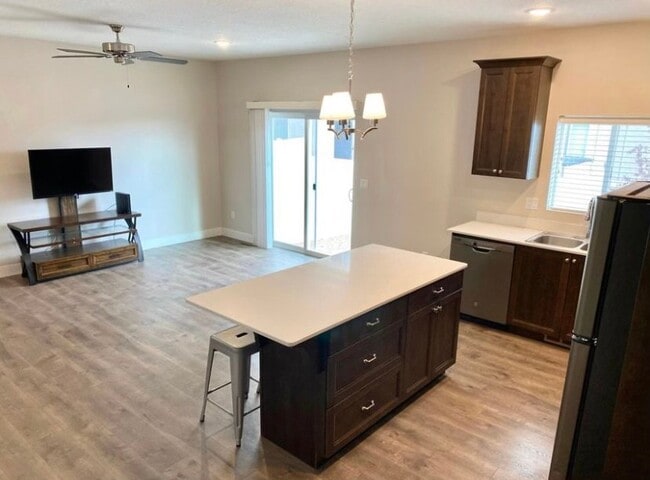 Photo - 173 E Fiddlers Canyon Rd