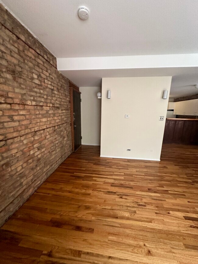 Photo - 602 W Surf St Unit 2BD