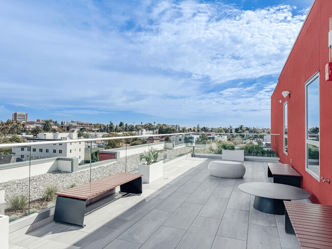 Building Photo - Jefferson Flats Student Living in Los Angeles Rental