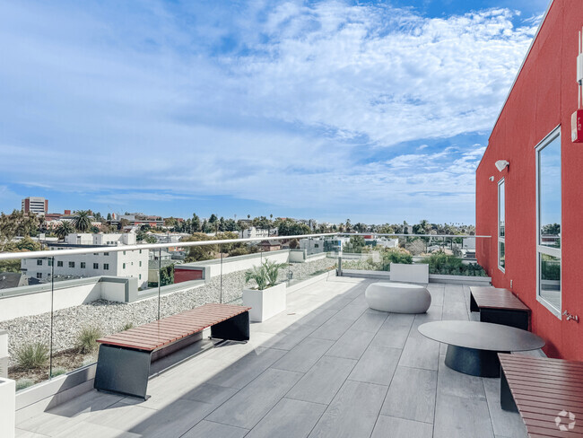 Building Photo - Jefferson Flats Student Living in Los Angeles Rental