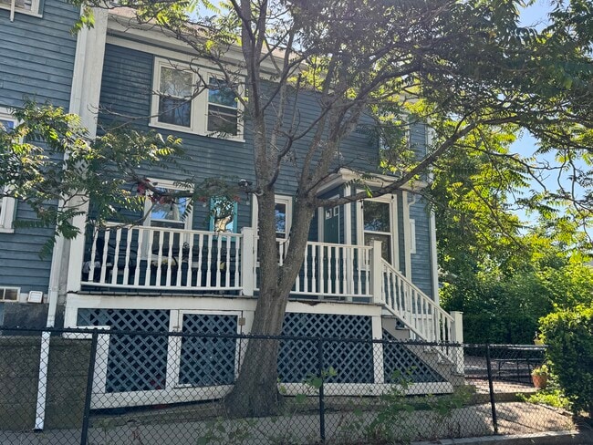 Building Photo - 120 Park St