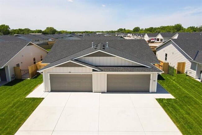 Building Photo - 548-550 W. 50th Ct. S. Unit 550 W. 50th Ct. S.