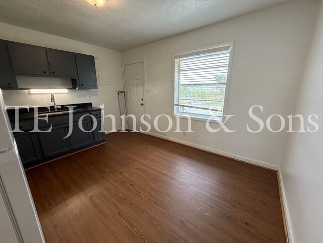 Photo - Updated Unit with Granite Counters & Off-Street Parking in Winston-Salem Unit 1137 C N Cameron Ave