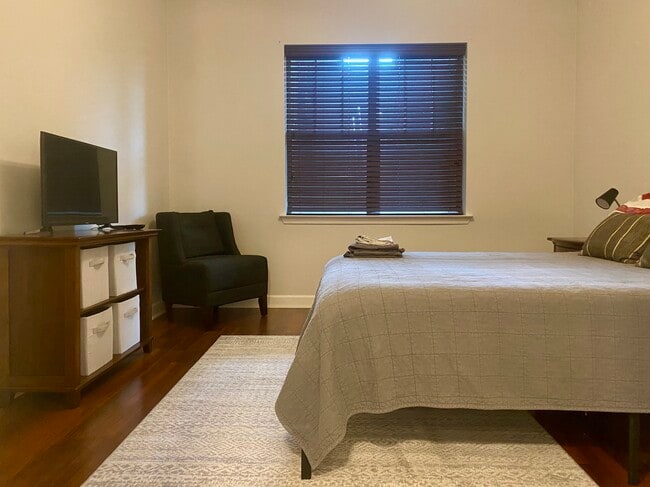 Photo - 2310 Elliott Ave Unit Furnished