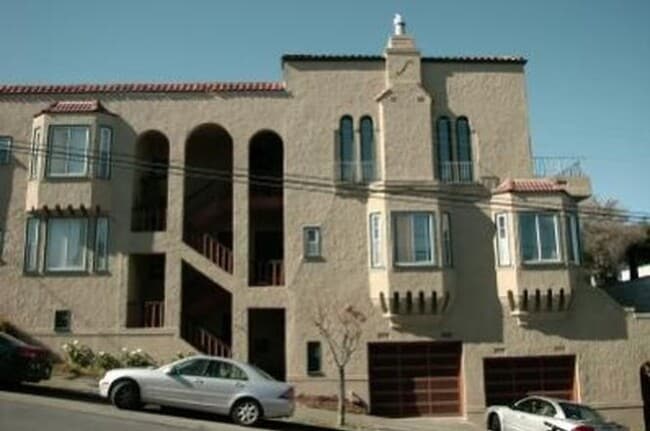 Building Photo - 1695 12th Ave Unit #2