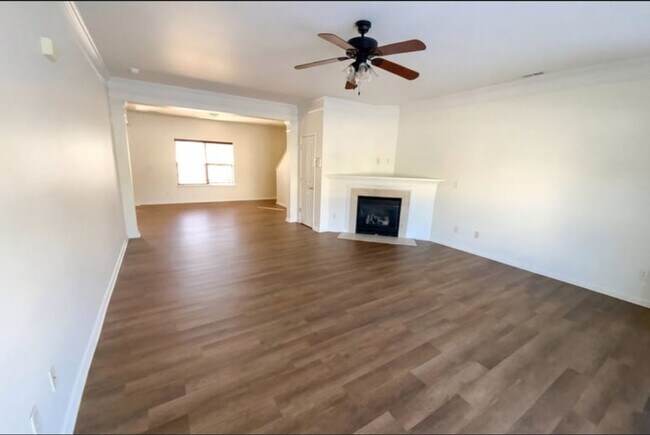 Photo - 104 S Ranney Way