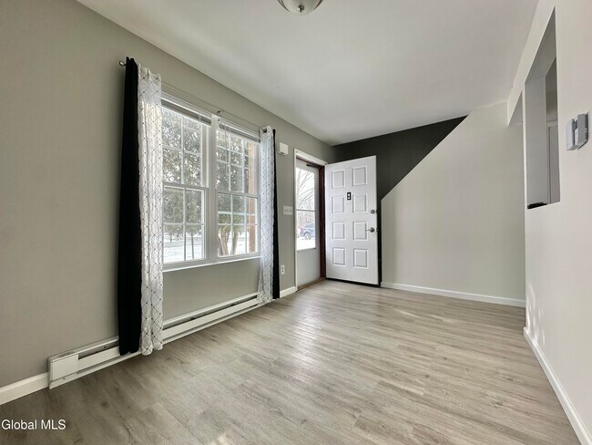 Photo - 31 Suncrest Dr