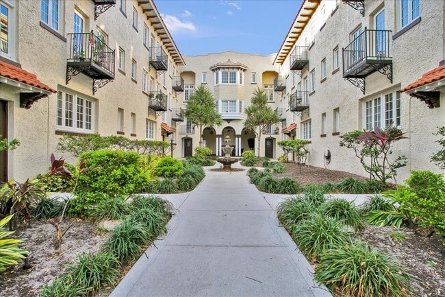 Building Photo - 2117 W Dekle Ave Unit F3