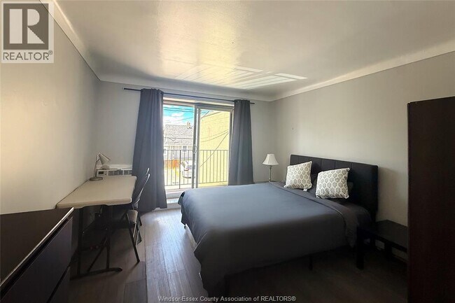 Photo - 2136 Wyandotte St W Unit 21