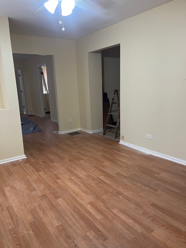 Photo - 7401 S St Lawrence Ave Unidad Rear