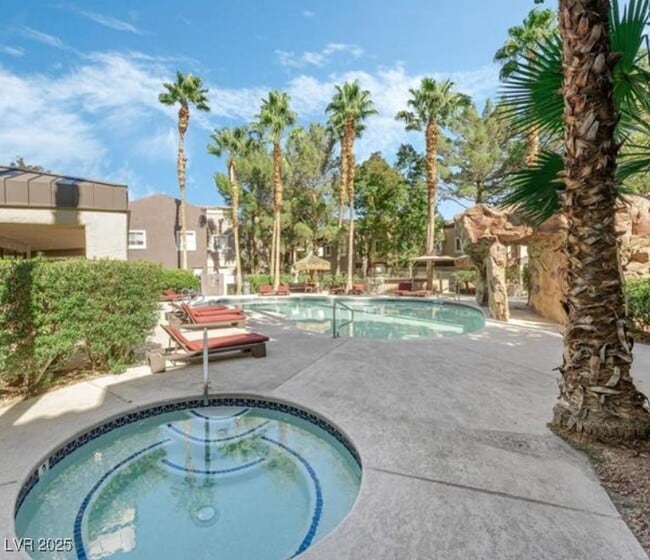 Building Photo - 5250 S Rainbow Blvd Unit 2010