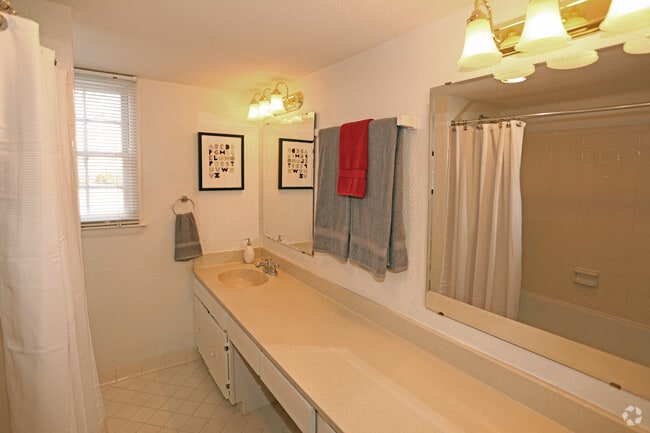 2BR-2BA 1200SF