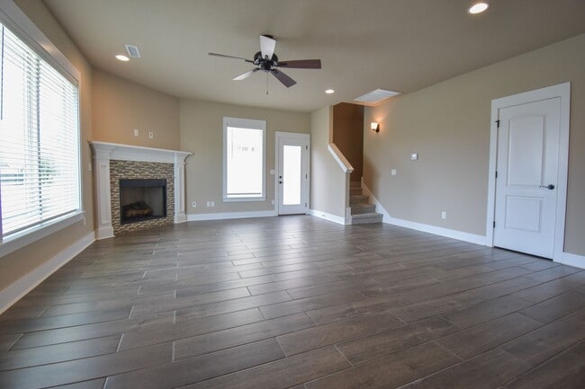Photo - Luxurious 4 Bedroom, 3.5 Bathroom Home In Fayetteville, AR
